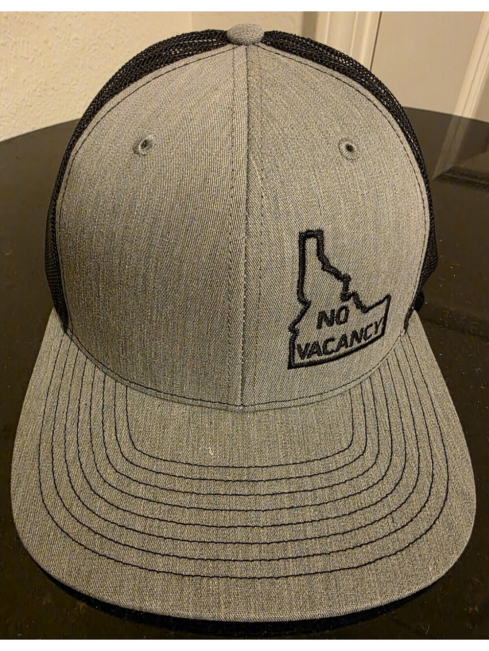 NWOT NO VACANCY Idaho State Snapback Baseball Cap Trucker Hat Gray & Black
